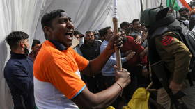 Новые столкновения между индийскими фермерами и полицией вспыхивают на месте протеста недалеко от Нью-Дели