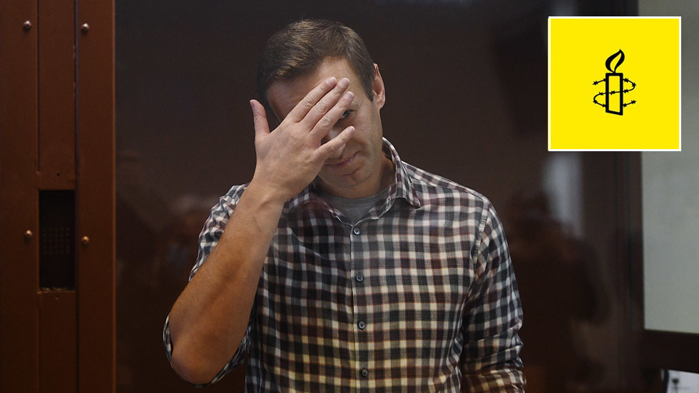 Russian opposition activist Alexei Navalny © Sputnik / Pavel Bednyakov; (inset) © Amnesty