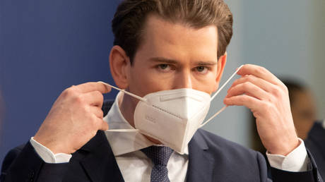 Austrian Chancellor Sebastian Kurz wears a mask at an event in Vienna, Austria, December 2020. © Alex Halada / AFP