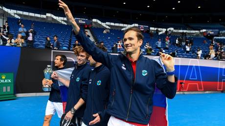 Team Russia, including Daniil Medvedev (R), waves at fans after winning the ATP Cup in Melbourne, Australia, February 7, 2021. © William West / AFP