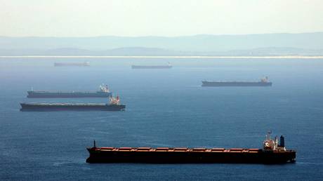 FILE PHOTO: Container ships at the coastal city of Newcastle © Reuters / David Gray