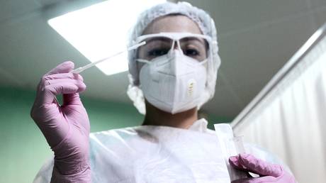 A nurse takes a polymerase chain reaction test (PCR-test) with a universal probe for Covid-19 in LLC "Laboratory Hemotest" in Tambov, Russia. © RIA