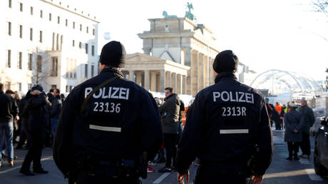 Notorious Arab crime family targeted in early morning raid by 100s of German police in Berlin & Brandenburg
