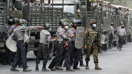 Police and soldiers during a protests against the military coup, in Mandalay. © Reuters