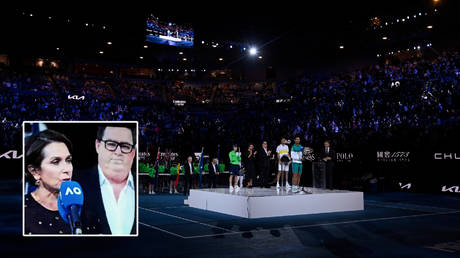 Tennis boss Jayne Hrdlicka mentioned Covid-19 and the Victorian government in her Australian Open final speech © Jaimi Joy / Reuters | Twitter / thecarolalice