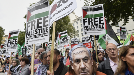 FILE PHOTO: Protesters demonstrate for Palestinian rights outside Downing Street in London, Britain. © Reuters / Toby Melville