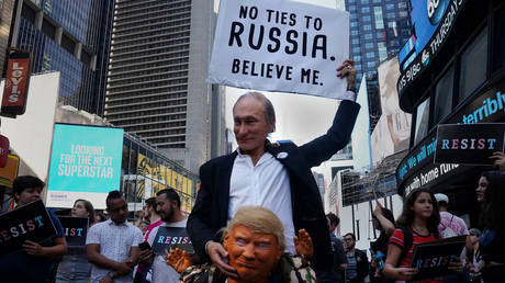 Protesters against US President Donald Trump accuse him of being a "puppet" of Russian President Vladimir Putin, New York, July 26, 2017.