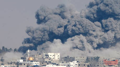 FILE PHOTO: Smoke rises following Israeli air strikes in Gaza City, July 29, 2014.