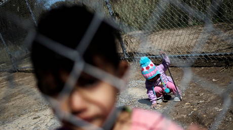 Migrant children who are seeking asylum in the U.S. are seen at a migrant encampment in Matamoros, Mexico February 19, 2021 © REUTERS/Daniel Becerril