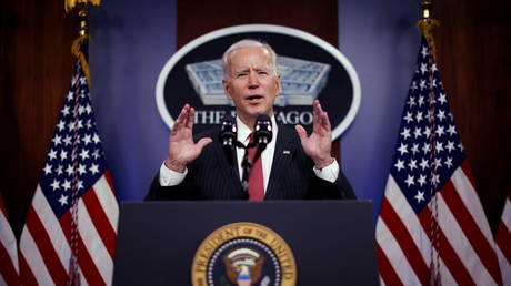 FILE PHOTO: U.S. President Joe Biden delivers remarks to Defense Department personnel during a visit to the Pentagon in Arlington, Virginia, U.S., February 10, 2021. © REUTERS/Carlos Barria