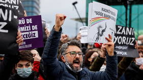 AOC compared to Jussie Smollett after her ‘near-death’ riot experience revealed as hiding from POLICE in office OUTSIDE Capitol