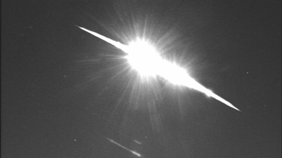 Mars strikes back?  Extremely bright meteor ignites wild chatter on social media (VIDEOS) – RT UK News