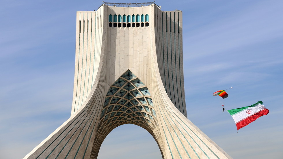 US must lift sanctions and pledge not to repeat Trump’s ‘mistakes’ before nuclear talks can resume, Iran says — RT World News | Trends