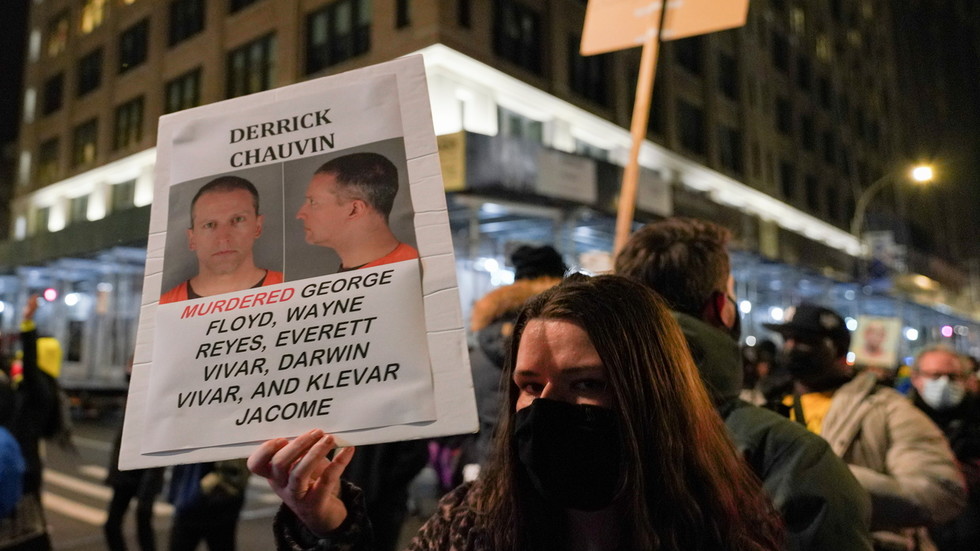Derek Chauvin lawyers 'gravely concerned' about juror ...