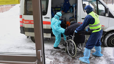 Medics wearing personal protective equipment (PPE) transport a patient to the intensive care unit of the City Clinical Hospital No 67, where patients suffering from the coronavirus disease are treated, in Moscow, Russia © Sputnik