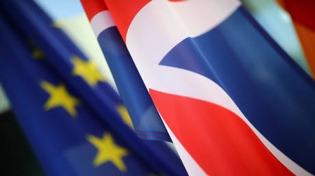 European Union and British flags flutter (FILE PHOTO) © REUTERS/Hannibal Hanschke