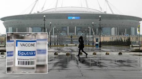 The Sputnik V Covid vaccine will be offered to fans at Russian club Zenit © Dado Ruvic / Reuters | © Anton Vaganov / Reuters