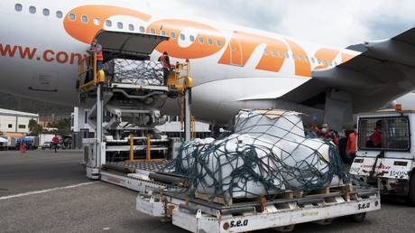 Workers unload boxes with Gam-COVID-Vac, trade-named Sputnik V, coronavirus vaccine arriving from Russia at Simon Bolivar International Airport, in Caracas, Venezuela.© Sputnik