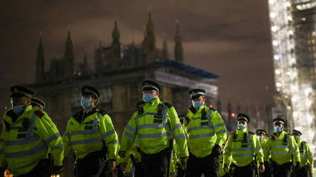 Police officers cross Westminster Bridge during a protest, following the kidnap and murder of Sarah Everard, in London, Britain (FILE PHOTO) © REUTERS/Henry Nicholls