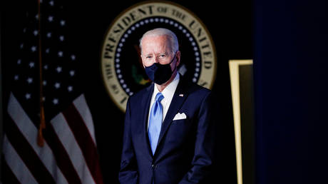 FILE PHOTO: U.S. President Joe Biden attends an event where he announced administration plans to double its order of the single-shot Johnson & Johnson coronavirus vaccine, procuring an additional 100 million doses. © Reuters / Tom Brenner