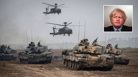 SALISBURY, ENGLAND - MARCH 19: A tank fires during Exercise Tractable on March 19, 2015 in Salisbury, England. ©️ Getty Images / Matt Cardy / Stringer; Boris Johnson (inset) © Reuters / Leon Neal