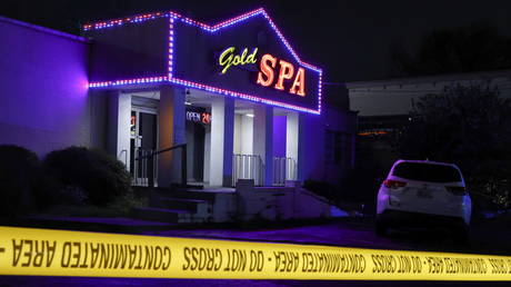 Crime scene tape surrounds Gold Spa after deadly shootings at a massage parlor and two day spas in the Atlanta area, in Atlanta, Georgia, U.S. March 16, 2021. © Reuters / Chris Aluka Berry