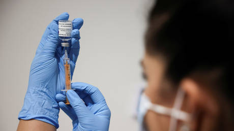 The AstraZeneca coronavirus vaccine. (FILE PHOTO) © Reuters / Henry Nicholls