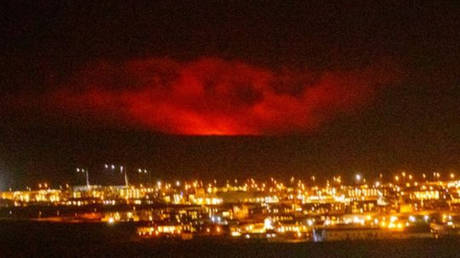 Iceland volcano Fagradalsfjall between capital & main airport ERUPTS, triggering halt to air traffic (PHOTOS)