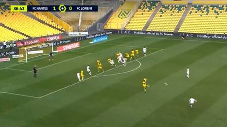 &lsquo;Is this real?!&rsquo;: French star Lauriente sends social media into meltdown with &lsquo;ridiculous&rsquo; 40-yard free-kick (VIDEO)