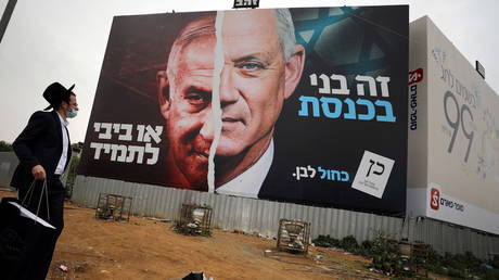 Blue and White party election campaign banner depicting its leader, Israeli Defence Minister Benny Gantz, alongside Israeli Prime Minister Benjamin Netanyahu, ahead of the March 23 ballot © REUTERS/Ammar Awad