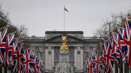 &lsquo;Flag shagging&rsquo; or completely normal? New rule says Union Jack to fly on all govt buildings, polarizing Brits