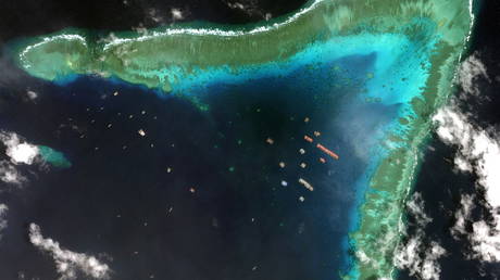 Philippines&rsquo; Duterte raises concerns with Beijing as 220 Chinese vessels moor at reef in Manila&rsquo;s territorial waters