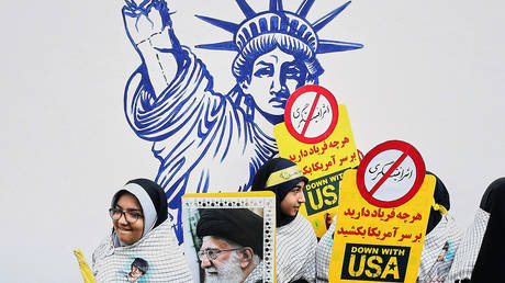 FILE PHOTO. An Iranian protester holds a picture of Iranian Supreme Leader Ayatollah Ali Khamenei. © WANA / Nazanin Tabatabaee