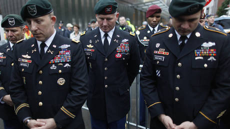 FILE PHOTO: American Green Beret special operations troops observe a moment of silence during a ceremony in front the World Trade Center in New York, October 19, 2012.