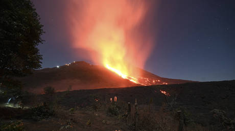 WATCH red-hot lava flow in Guatemala as Pacaya volcano continues to erupt after 50 days