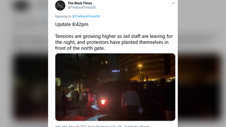 Protest outside Oklahoma jail after police shot & kill inmate who took hostage corrections officer over poor conditions (VIDEO)