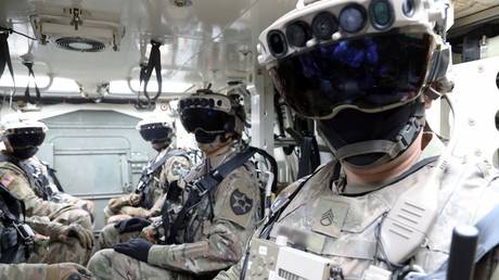 Microsoft lands $21 billion contract to arm US soldiers with futuristic augmented-reality headsets