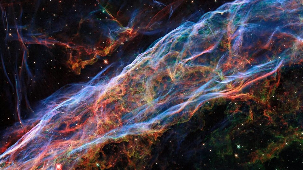 La NASA e l’Agenzia spaziale europea rilasciano una splendida immagine Hubble aggiornata della Nebulosa Velo (FOTO) – RT World News