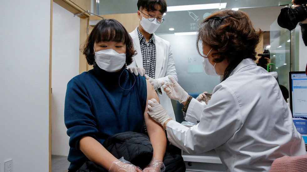 Südkorea setzt den Einsatz des Impfstoffs Covid-19 von AstraZeneca bei Menschen unter 60 Jahren aus