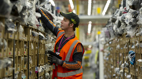 FILE PHOTO. A worker at the Amazon fulfilment centre on Ffordd Amazon, Skewen on December 02, 2014 in Swansea, United Kingdom. © Getty Images / Matthew Horwood