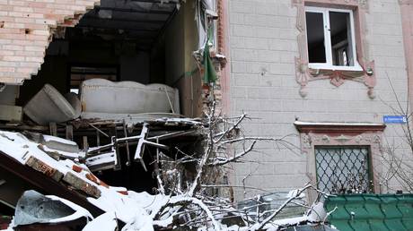 A house on Stratonautov Street in the village of Veseloye, Donetsk region, which was damaged during the fighting in the DPR. © RIA