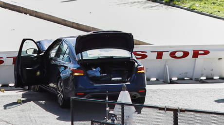 A car, supposedly belonging to the suspect, is seen after ramming a police barricade outside the US Capitol building in Washington, DC, April 2, 2021 © Reuters / Carlos Barria