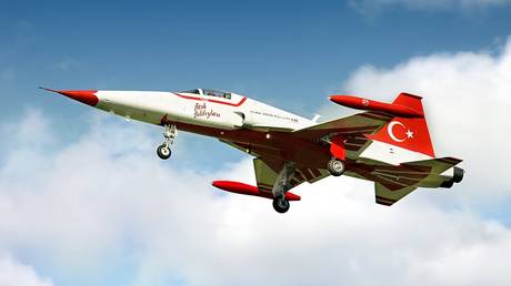 Pilot killed as jet from Turkish Air Force aerobatic team crashes during training