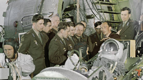 Pilots German Titov (centre left) and Yuri Gagarin (centre 2nd left) with the cosmonaut training group study the space equipment.