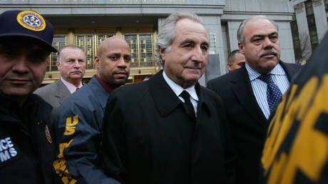 Bernard Madoff (C) walks out from Federal Court after a bail hearing in Manhattan January 5, 2009 in New York City.