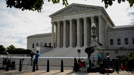 FILE PHOTO: Supreme Court building in Washington, U.S © Reuters / Al Drago