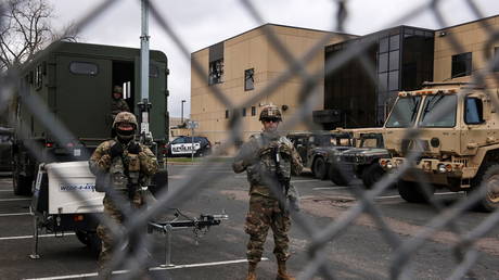 Members of the National Guard look on while guarding the Brooklyn Center Police Department in Brooklyn Center, Minnesota, April 13, 2021 © Reuters / Leah Millis