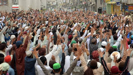 11 police freed after violent anti-blasphemy protests in Pakistan as Muslim hardliners demand official boycott of France
