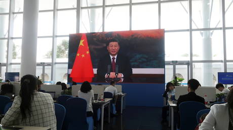 Chinese President Xi Jinping is seen on a giant screen at a media center, as he delivers via video link a keynote speech at the opening ceremony of the Boao Forum for Asia, in Boao, Hainan province, China April 20, 2021. © REUTERS/Kevin Yao