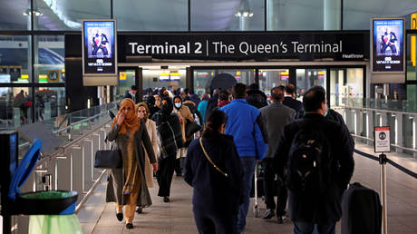FILE PHOTO: People queue to enter terminal 2, at Heathrow Airport, London, Britain. ©REUTERS / Henry Nicholls